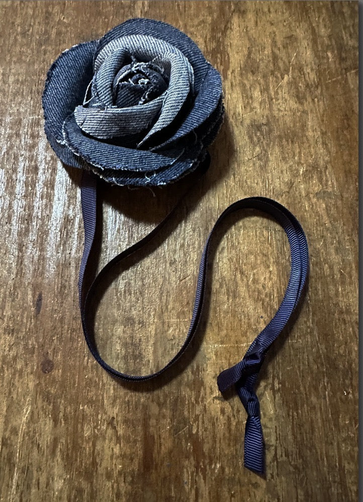 Small FLower Choker – YouBoutiquepr