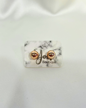 Load image into Gallery viewer, Sleepy earrings
