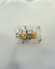 Load image into Gallery viewer, Sleepy earrings
