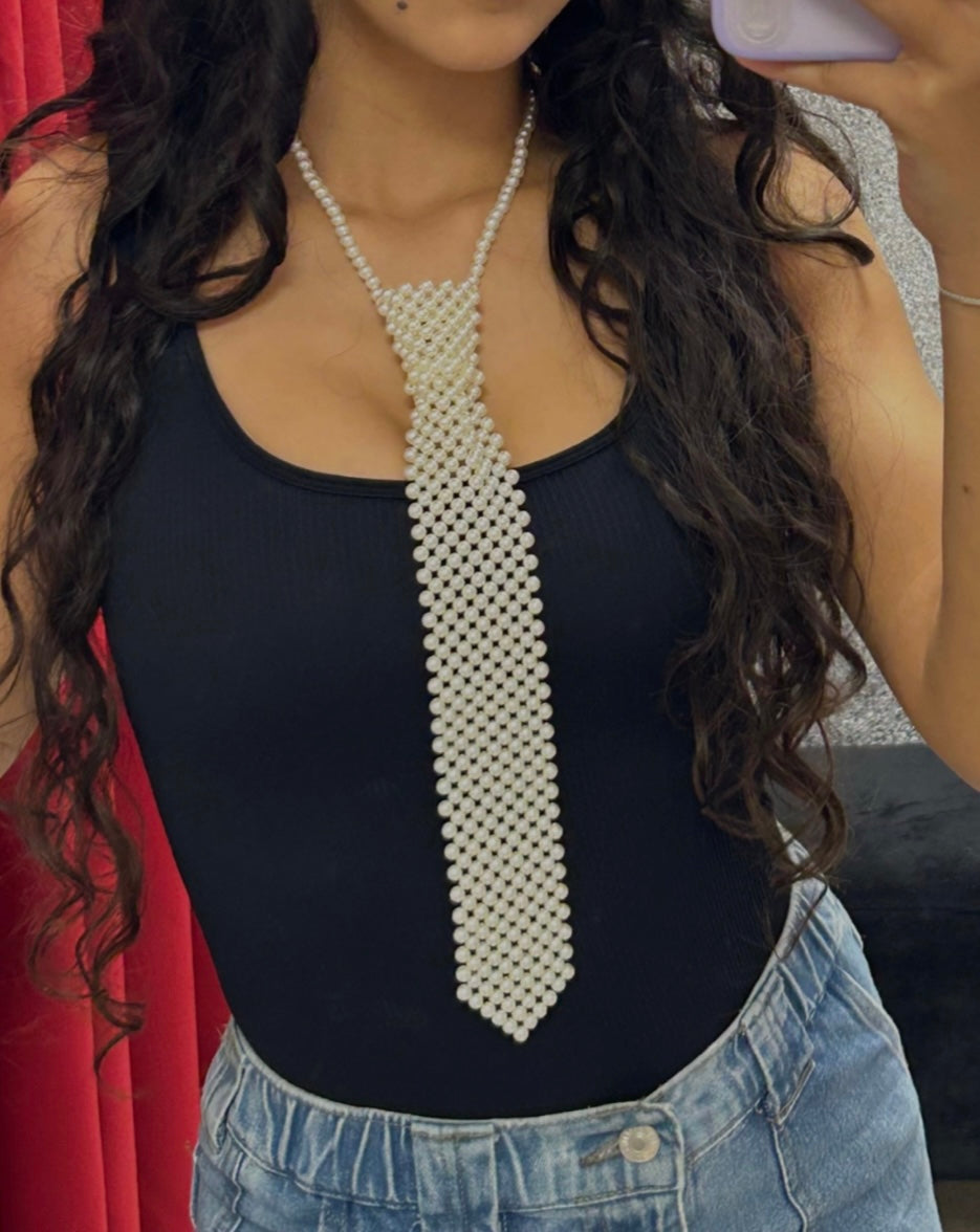 Pearl tie
