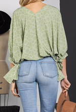Load image into Gallery viewer, Lizzy Top
