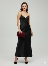 Load image into Gallery viewer, Fuzzy clutch
