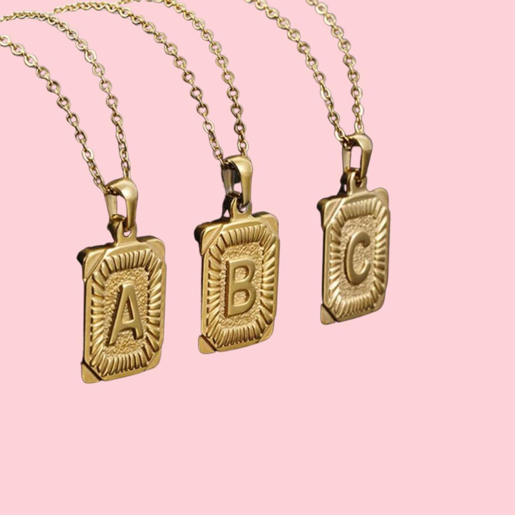 Collar con inicial
