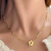 Load image into Gallery viewer, Little Flower Gold/Pearl Necklace
